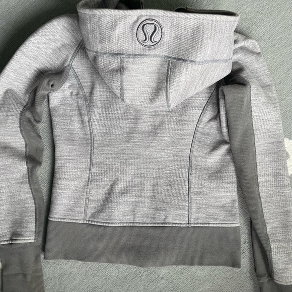 Lululemon zipper hoodie grey size 6 - Picture 3 of 3